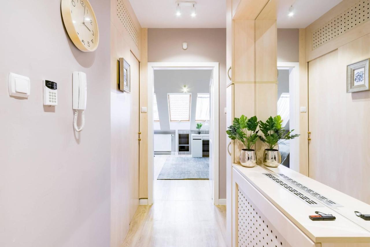 Sunny And Central Penthouse With Private Garage Budapest Luaran gambar
