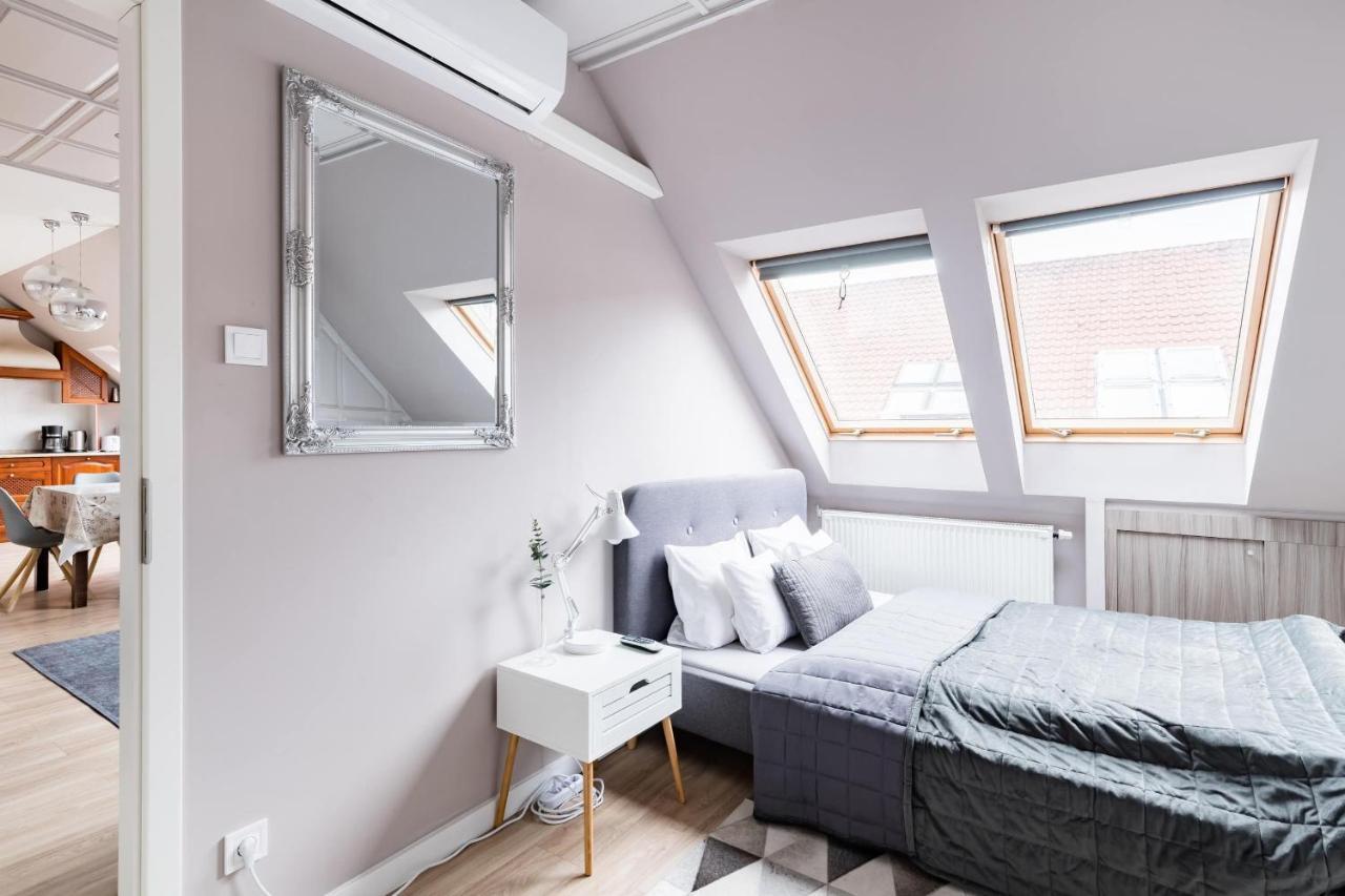 Sunny And Central Penthouse With Private Garage Budapest Luaran gambar
