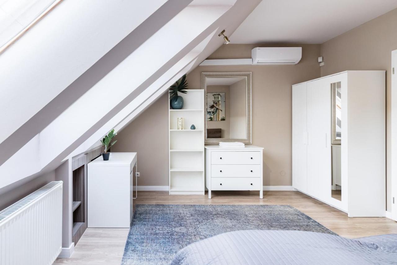 Sunny And Central Penthouse With Private Garage Budapest Luaran gambar