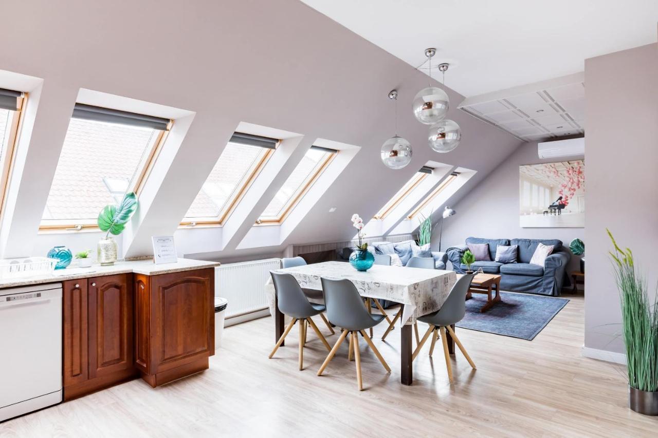 Sunny And Central Penthouse With Private Garage Budapest Luaran gambar
