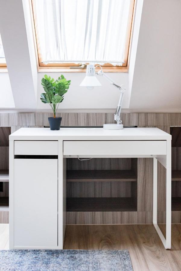 Sunny And Central Penthouse With Private Garage Budapest Luaran gambar