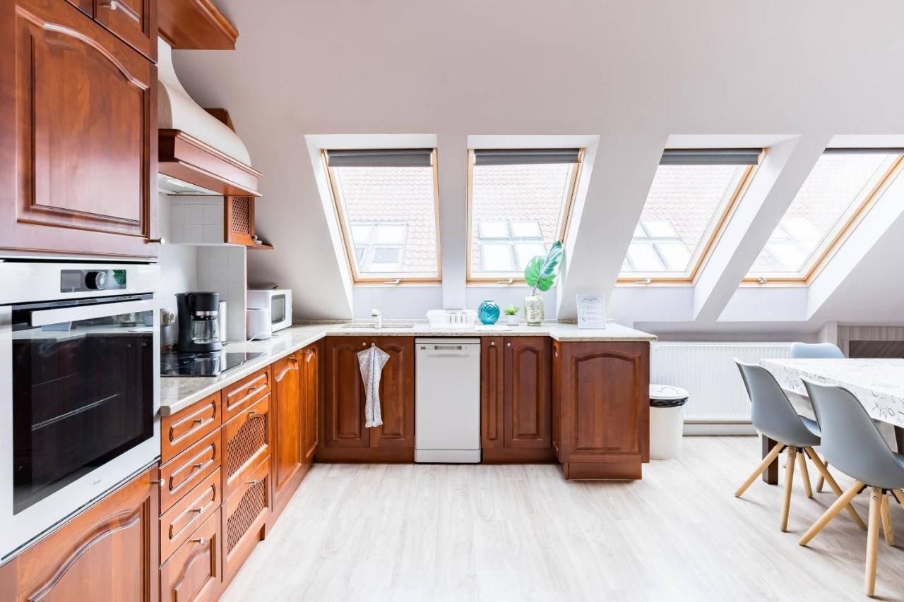 Sunny And Central Penthouse With Private Garage Budapest Luaran gambar