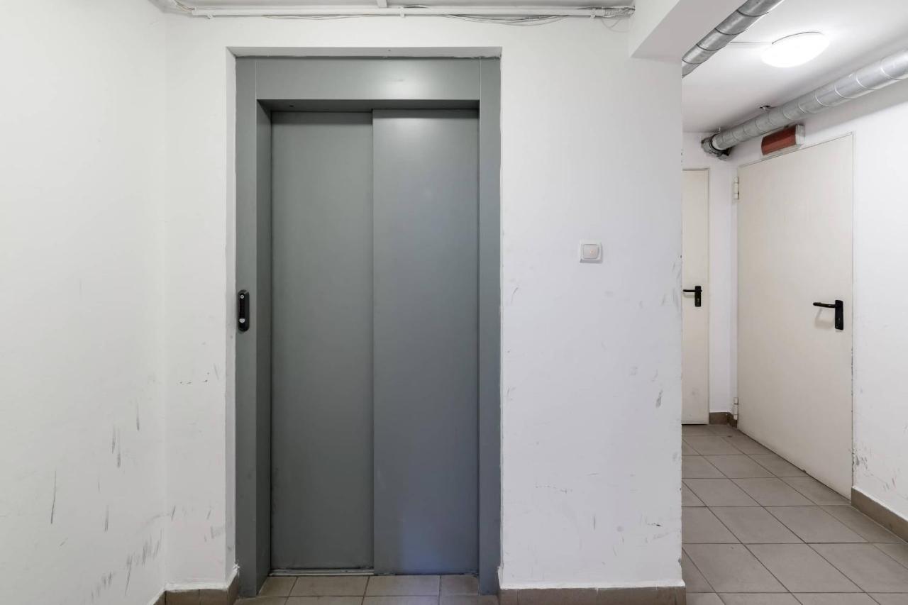 Sunny And Central Penthouse With Private Garage Budapest Luaran gambar