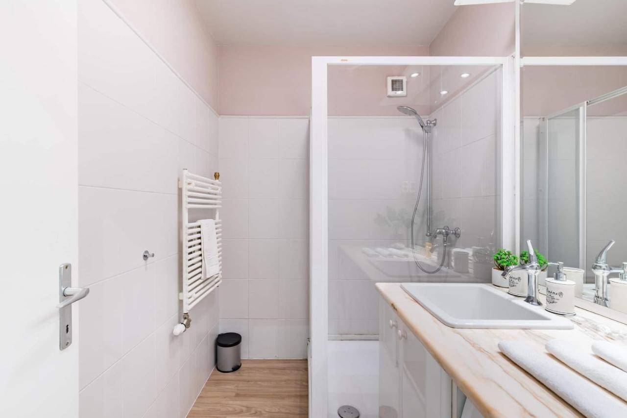 Sunny And Central Penthouse With Private Garage Budapest Luaran gambar